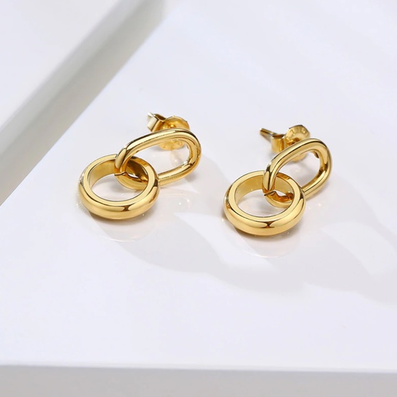 Interlocking Double Hoop Gold Earrings - Picture 4 of 5